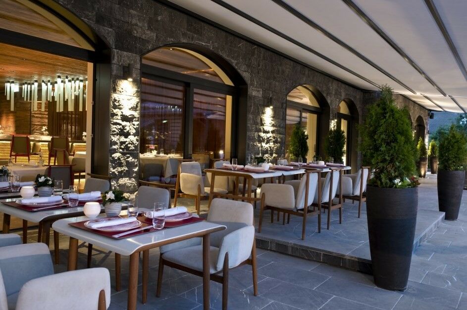 The Alpina Gstaad Hotel Екстериор снимка